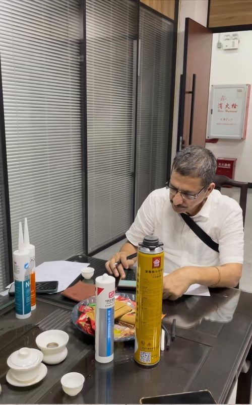 最新の企業 ソリューションについて インドの顧客は 工場を訪れ注文をします